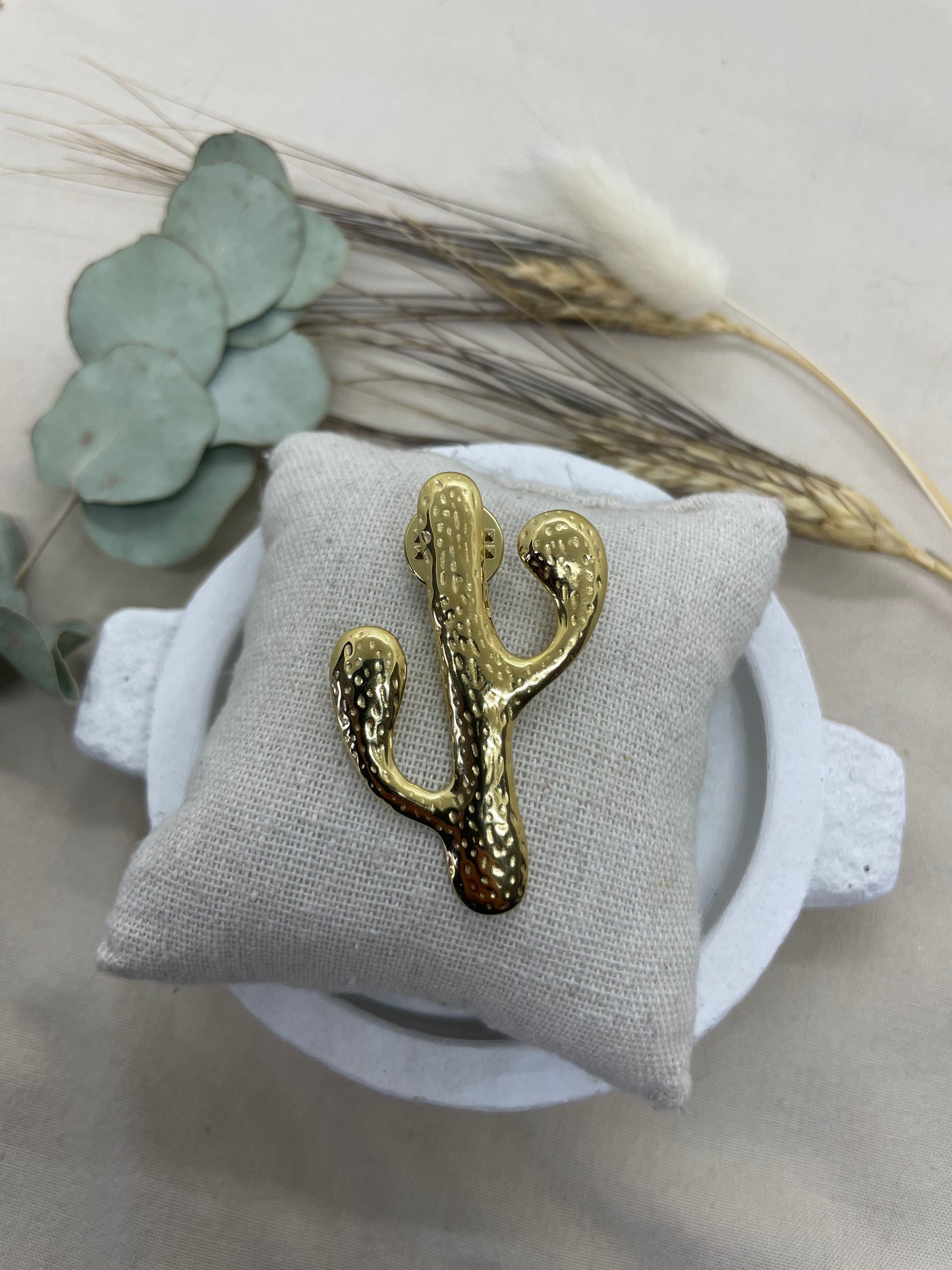 Broche cactus doré