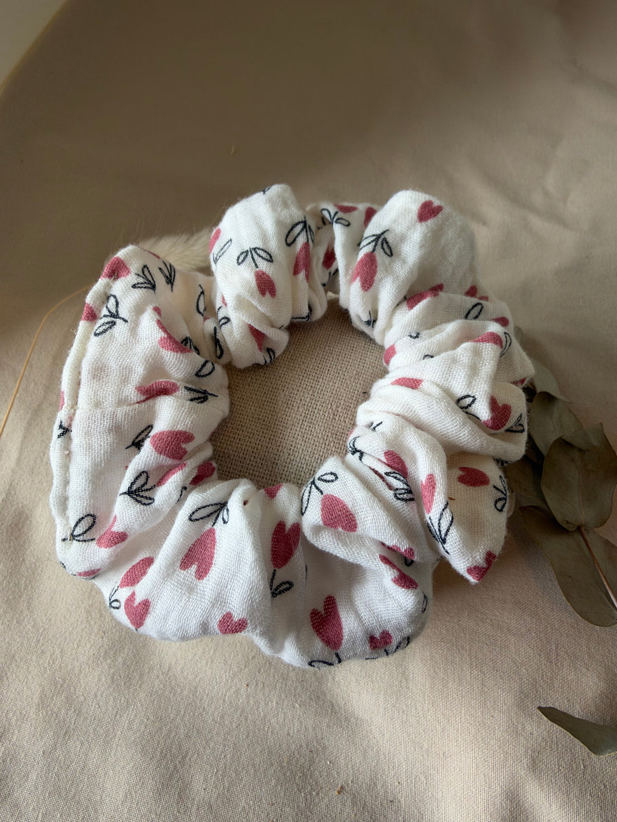 Chouchou gaze de coton bleu cœur rose