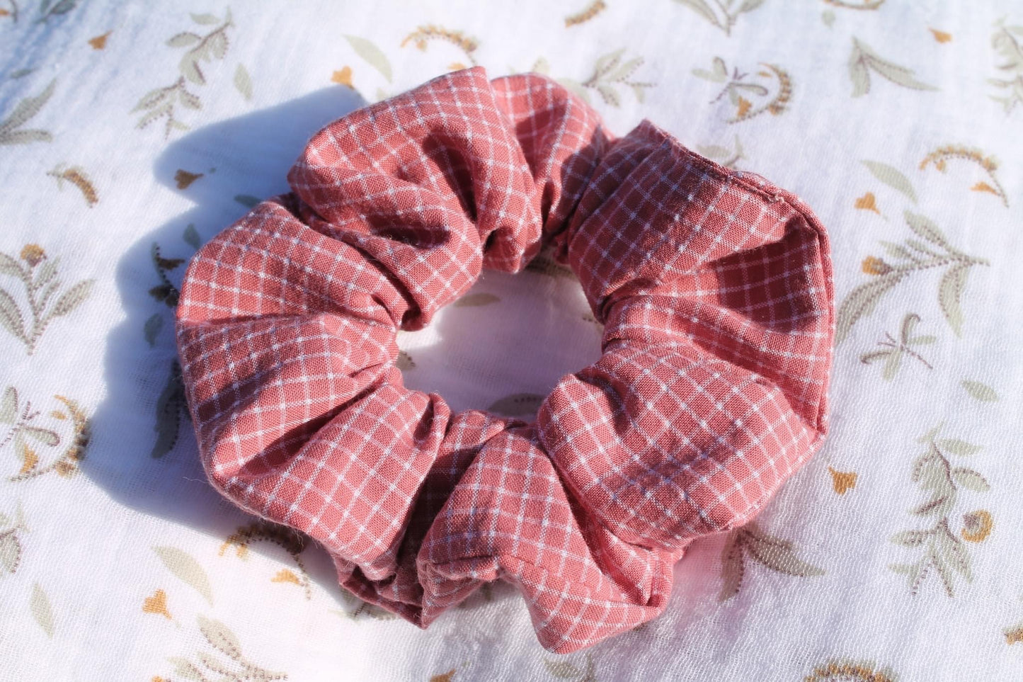 Chouchou rose carreaux
