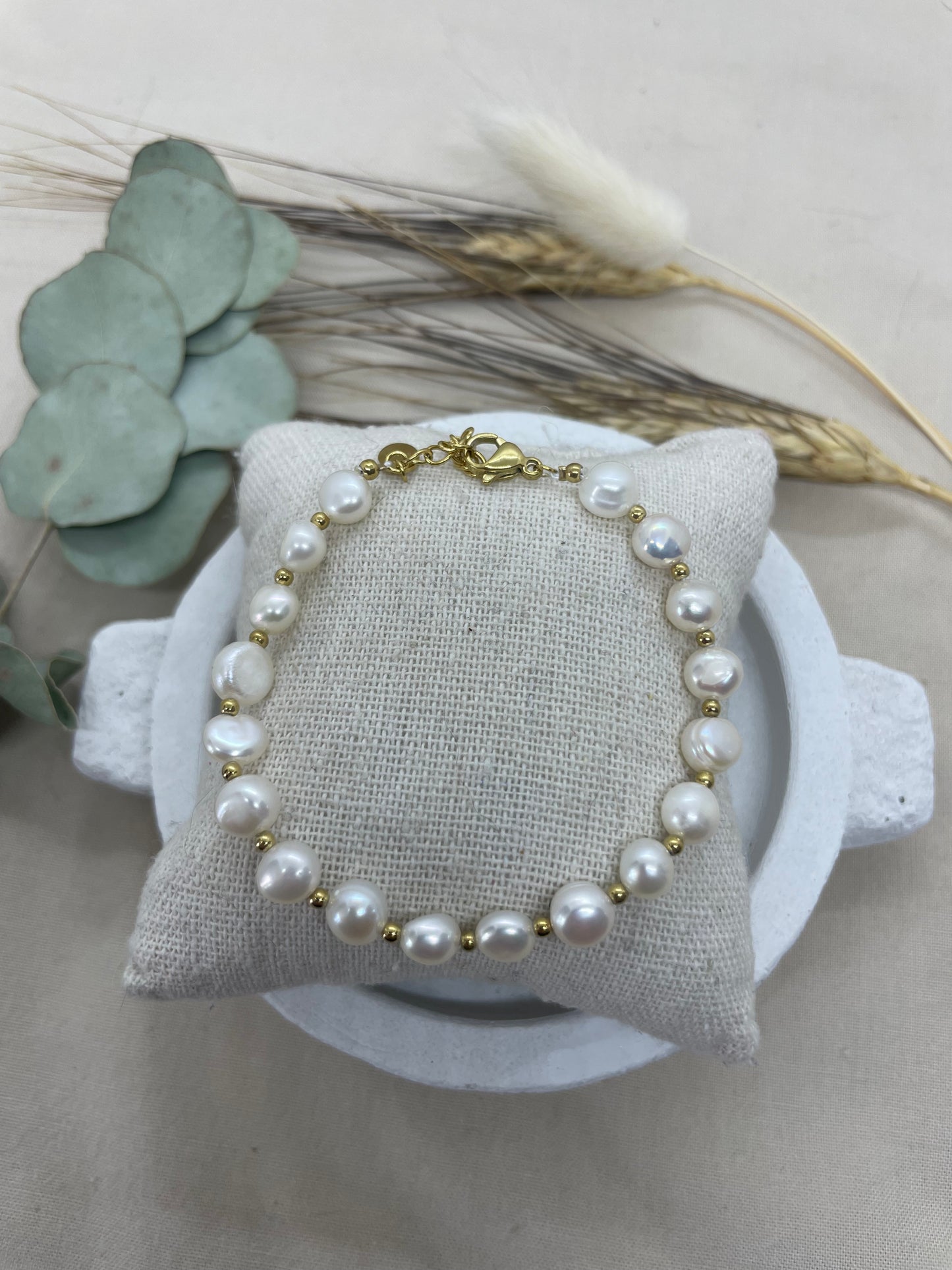 Bracelet perles d’eau douce doré