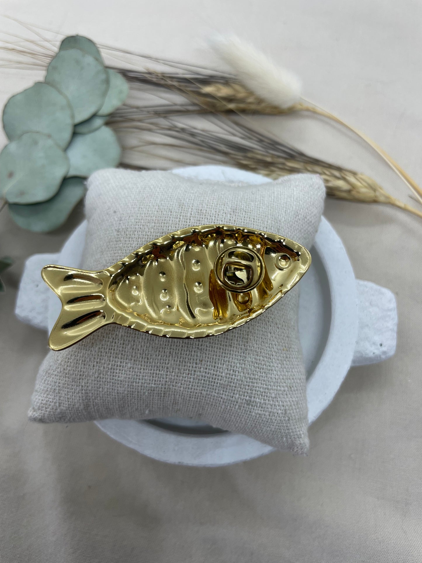 Broche poisson doré