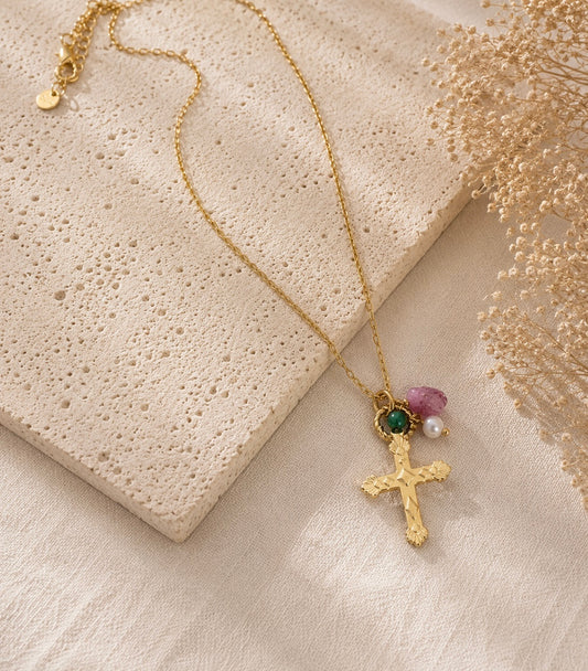 Collier croix religieuse dorée