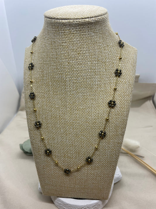 Collier Flowers perles grises doré