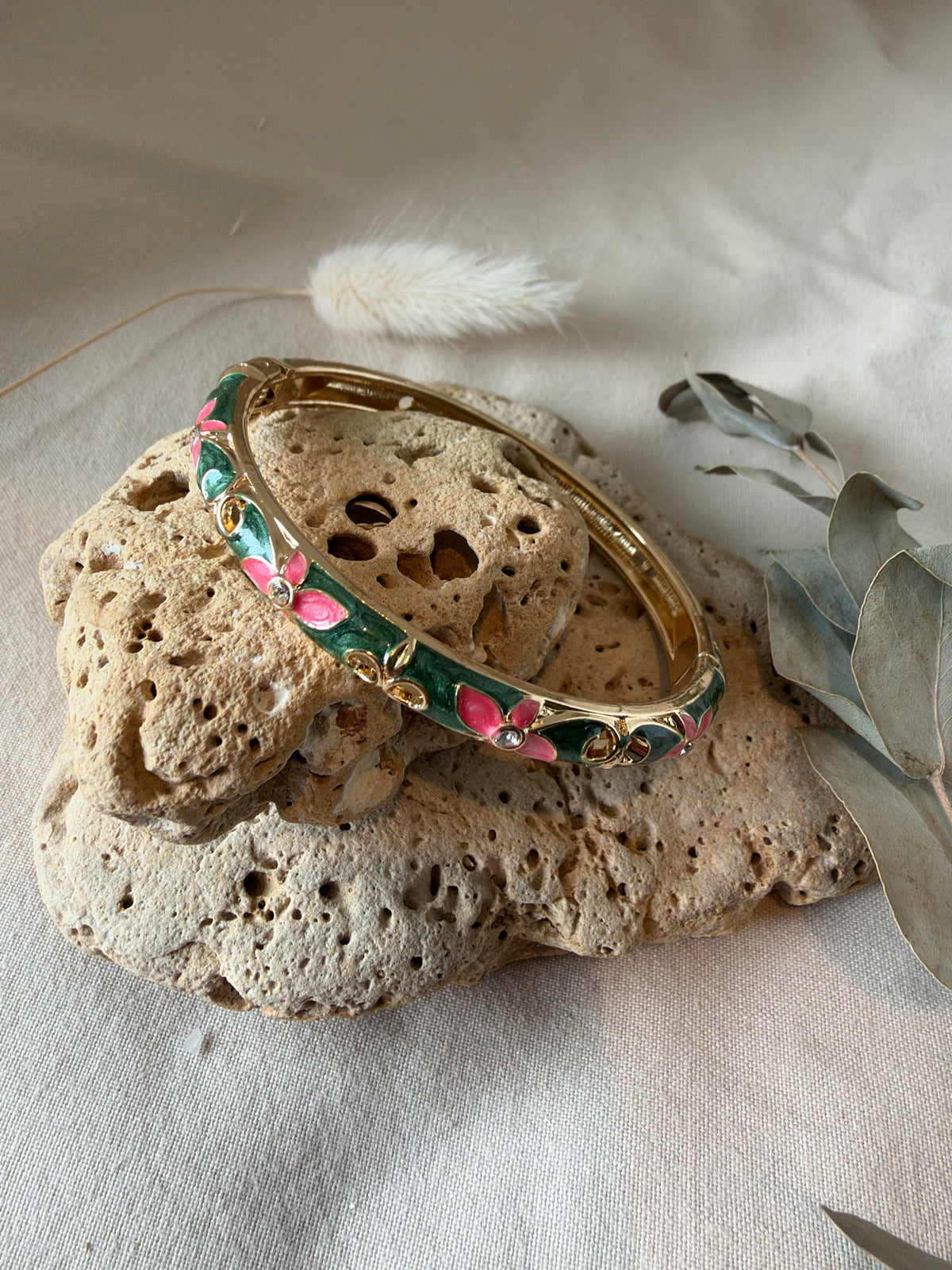 Bracelet jonc thaïlandais fin vert foncé rose fleurs