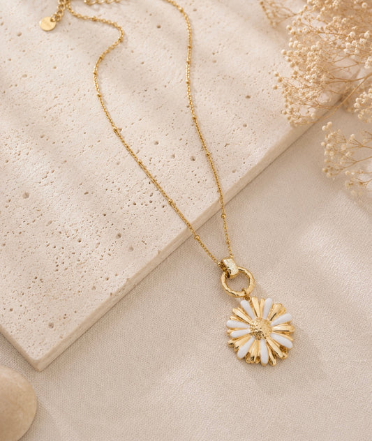 Collier Hortense blanc marguerite émaillée dorée
