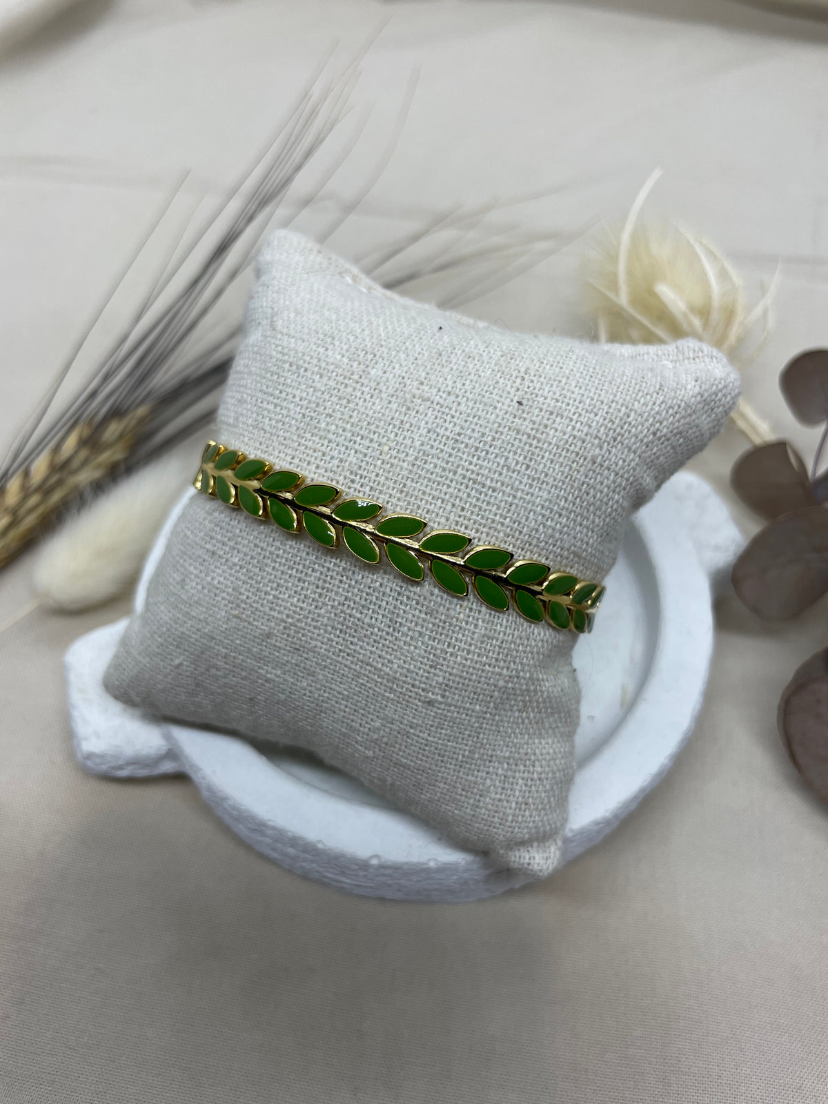 Bracelet jonc semi ouvert laurier vert doré