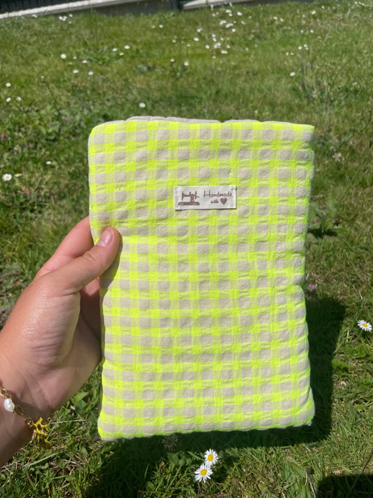 Housse pochette à livre poche carreaux jaune