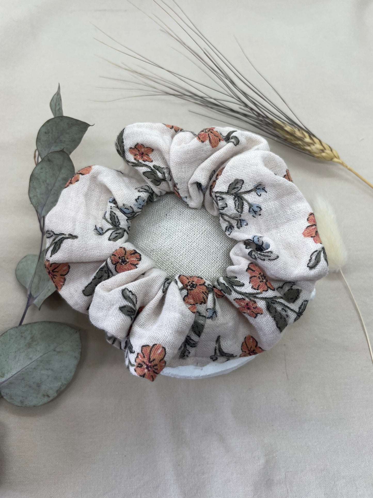 Chouchou gaze de coton fleurs beige