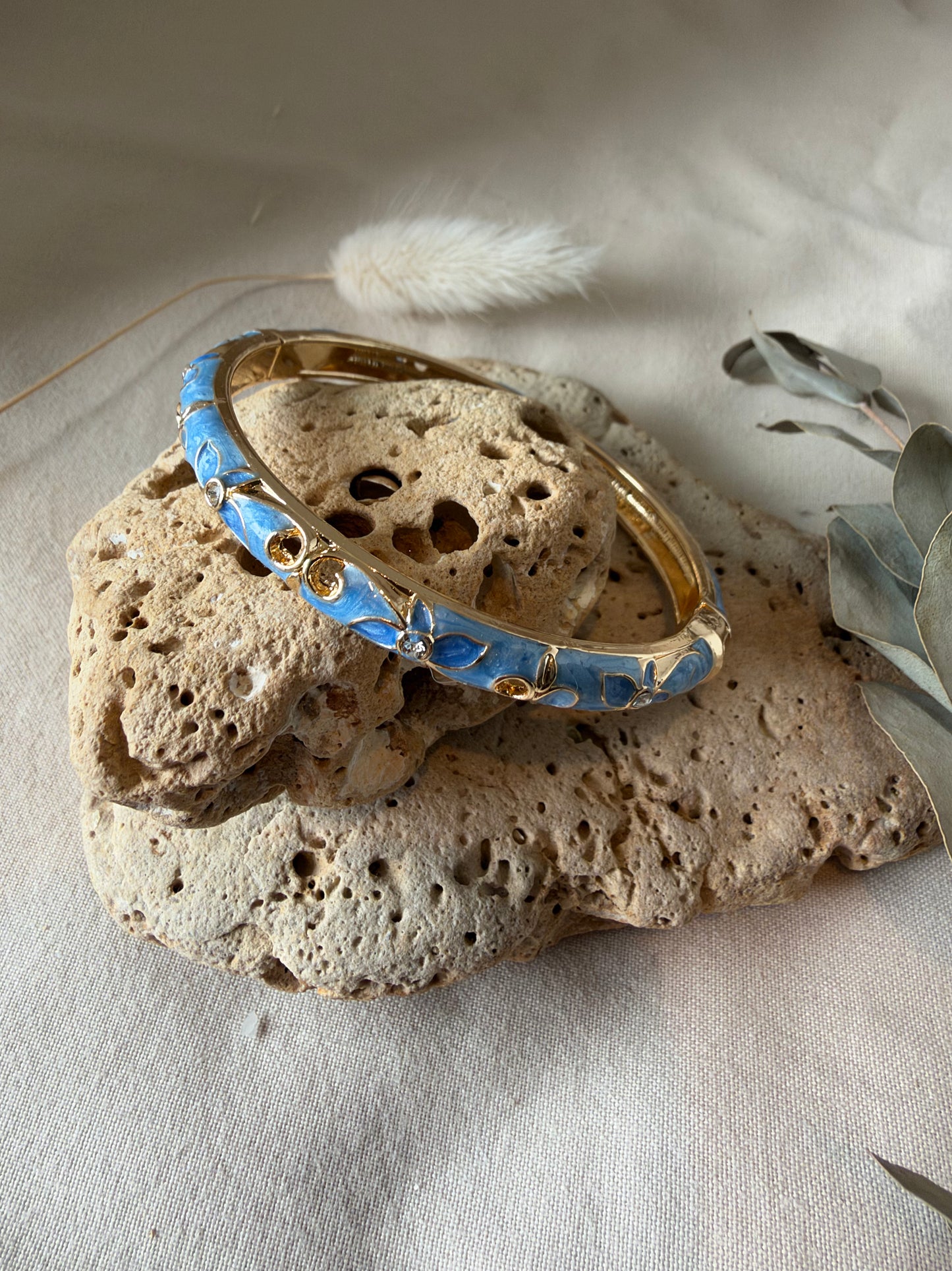 Bracelet jonc thaïlandais fin bleu clair et foncé fleurs