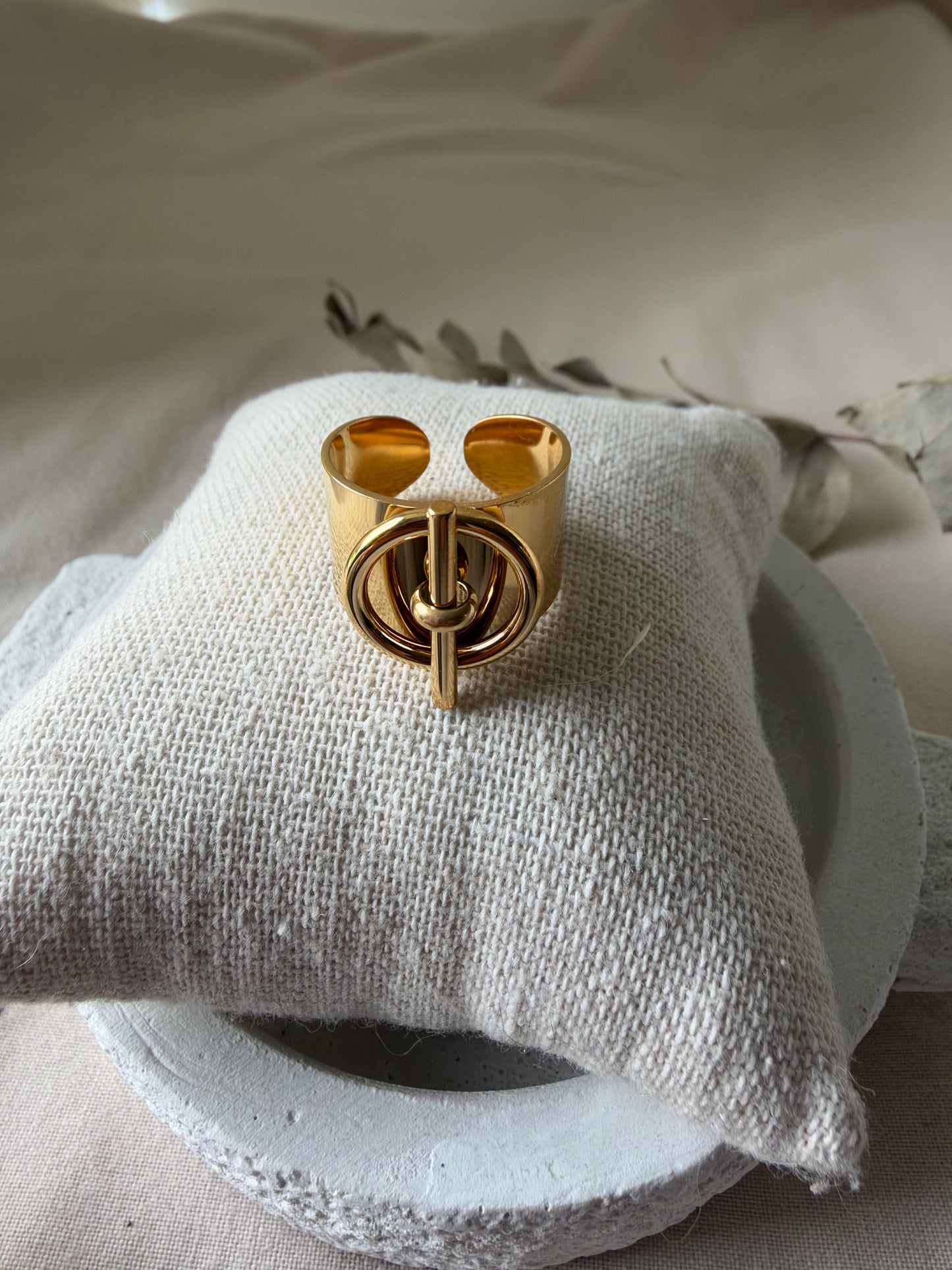 Bague VAEIA dorée